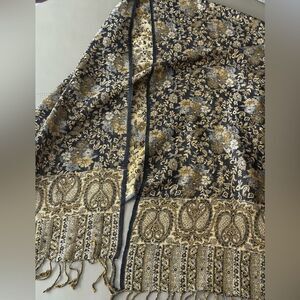 Wrap/Scarf Floral Brocade with Fringe.
